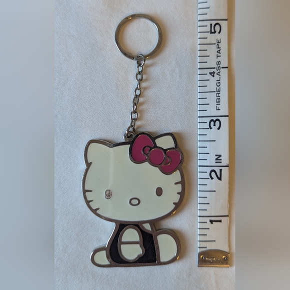 Hello Kitty Black and White Metal and Enamel Keychain - Picture 2 of 4